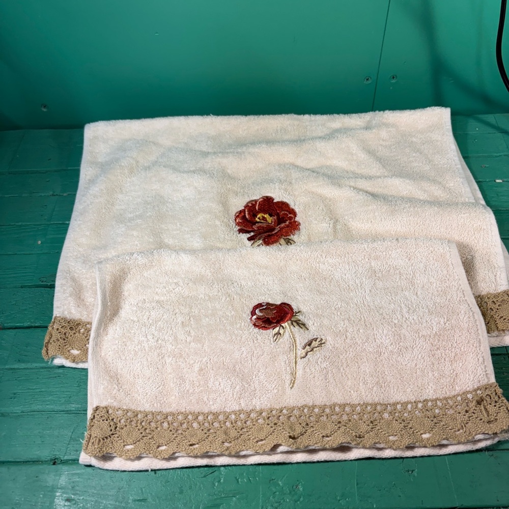 Luxurious Cream and Red Floral Hand Towel Set